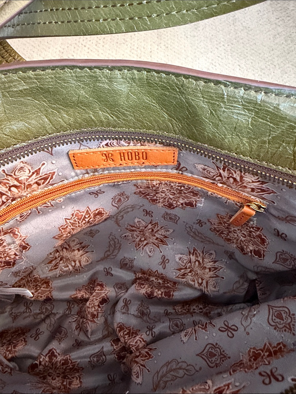 HOBO Olive Green Leather Shoulder Bag with Front Zip - Picture 2 of 6